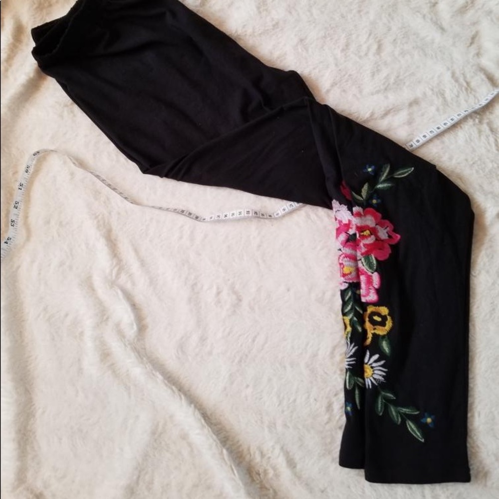 Embroidered Agnes and Dora leggings